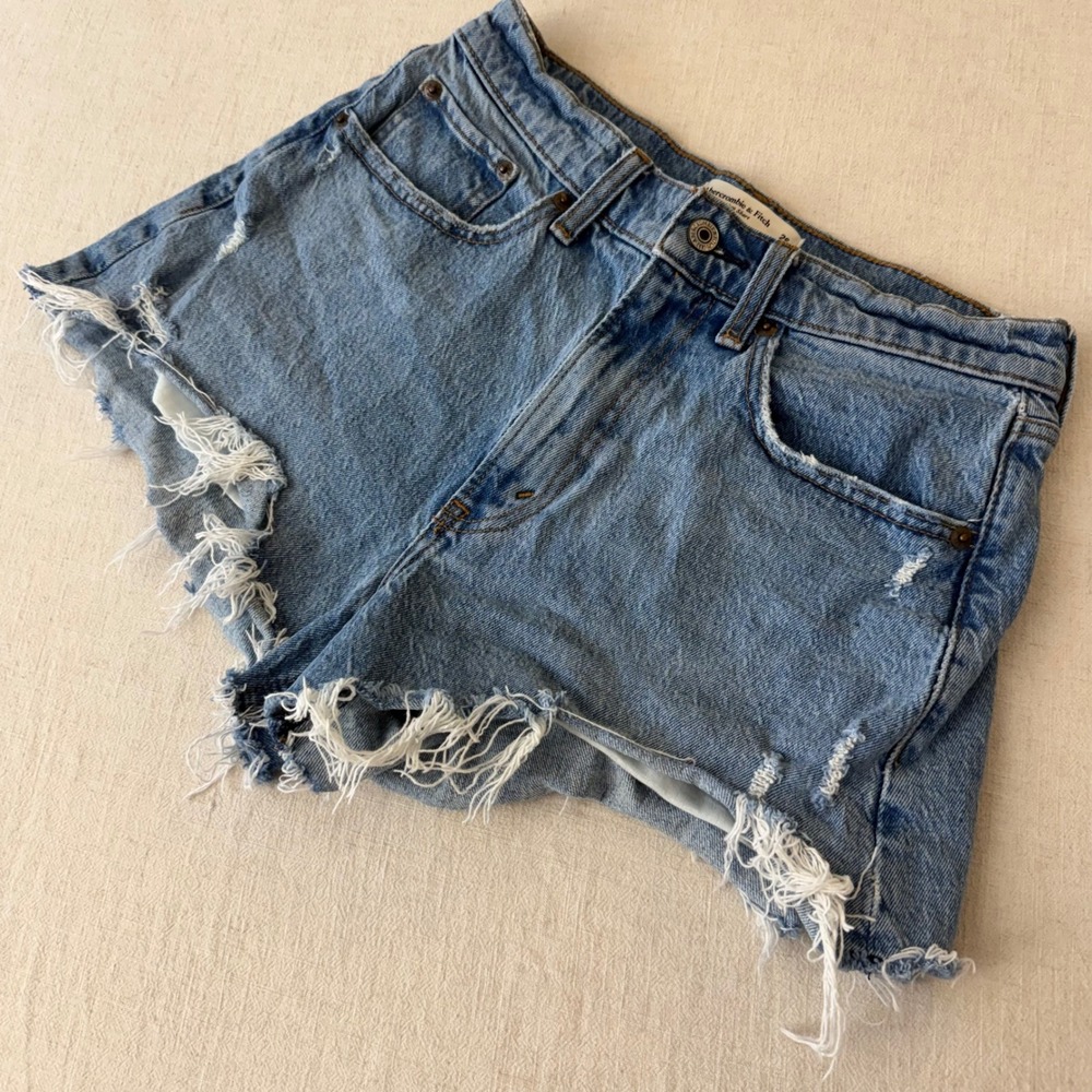 Abercrombie & Fitch Curve Love High Rise Mom Short Denim Distressed Blue Size 26 - Picture 6 of 7